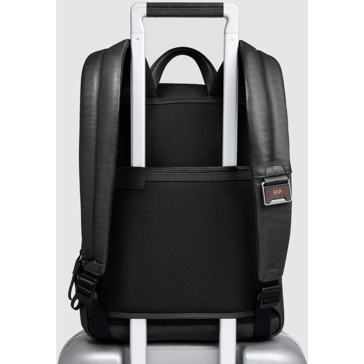 Рюкзак для ноутбука Piquadro Expandable Slim Laptop Backpack 14" Black (CA6311AP) — изображение 3